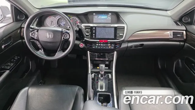 Honda Accord — интерьер