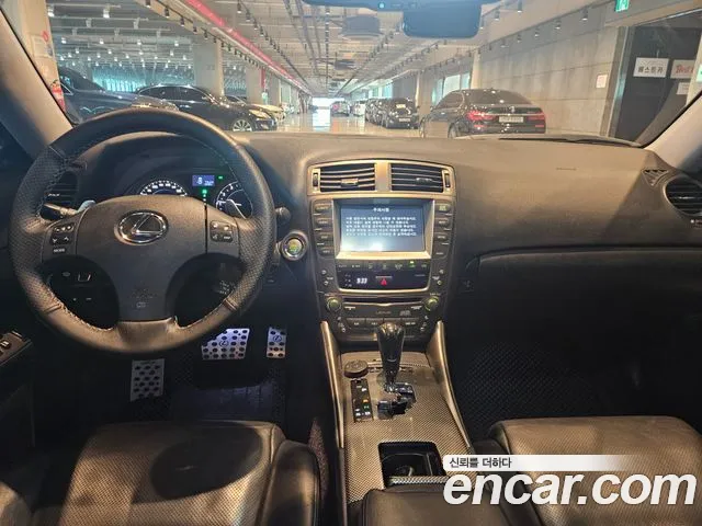 Lexus IS — интерьер