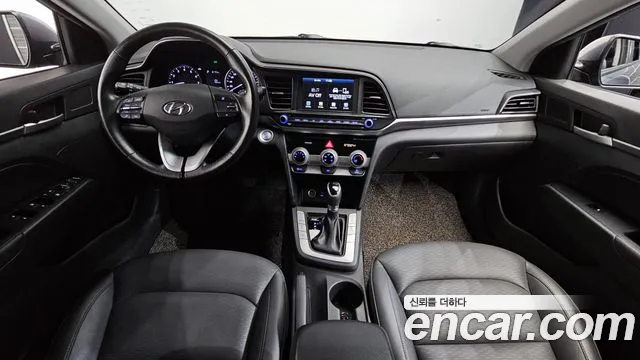 Hyundai Elantra — интерьер