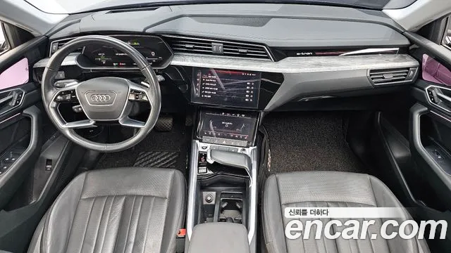 Audi e-tron — интерьер