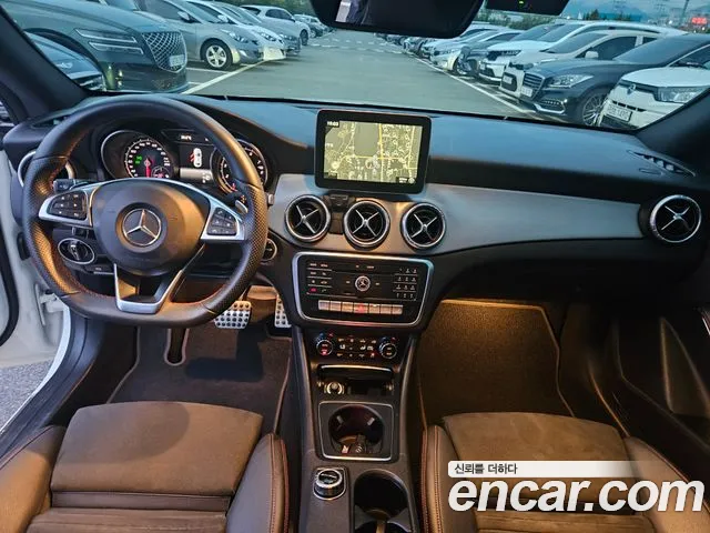 Mercedes-Benz CLA-класс — интерьер