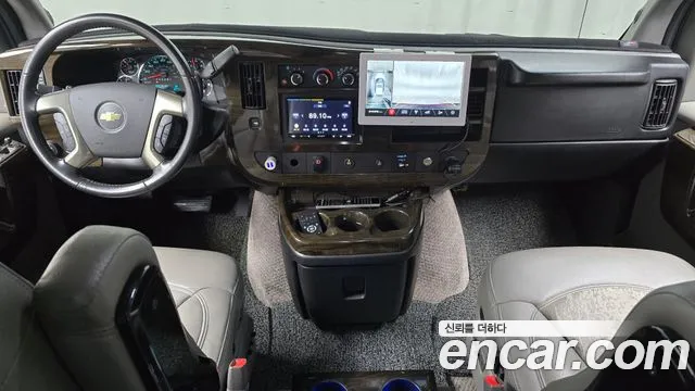 Chevrolet Express Van — интерьер