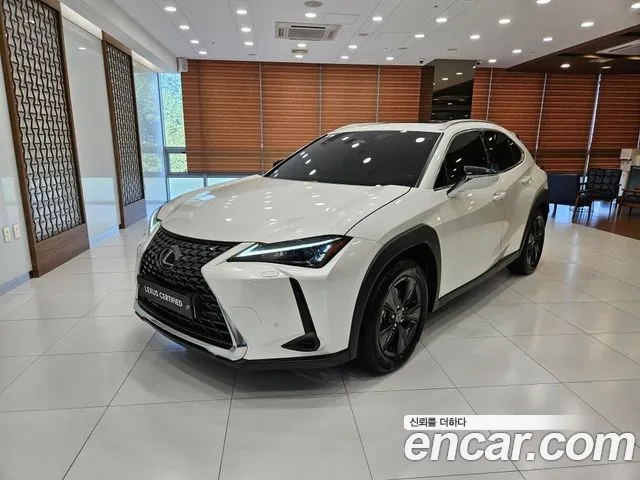 Lexus UX — экстерьер