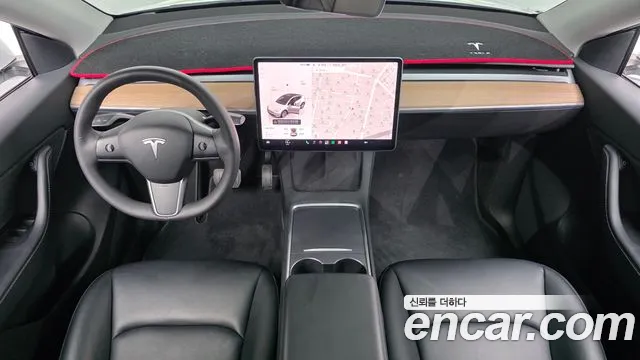 Tesla Model Y — интерьер
