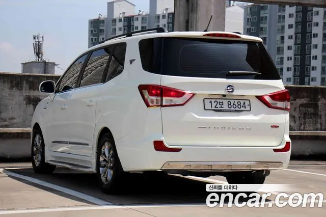 KG Mobility Korando — интерьер