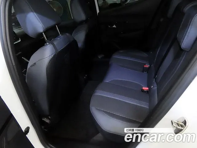 Peugeot 2008 — интерьер