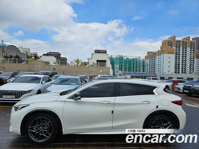 Infiniti Q30 — интерьер