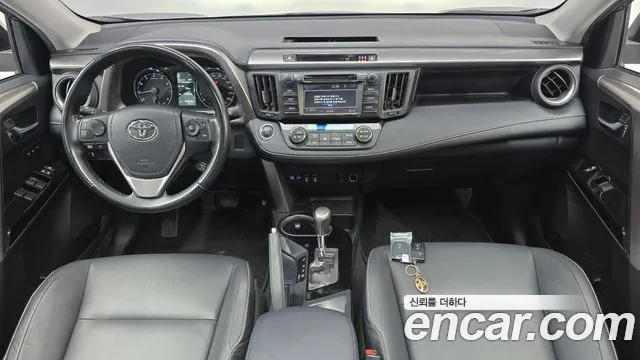Toyota RAV4 — интерьер