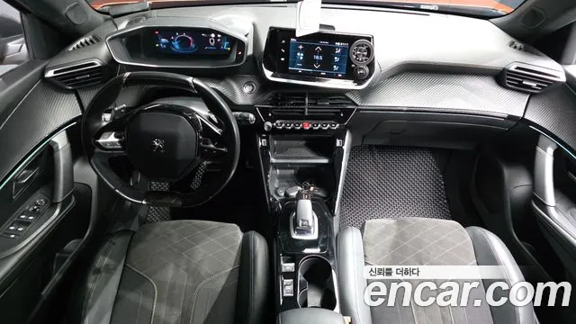 Peugeot 2008 — интерьер