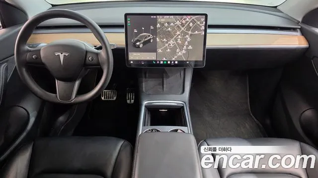 Tesla Model Y — интерьер