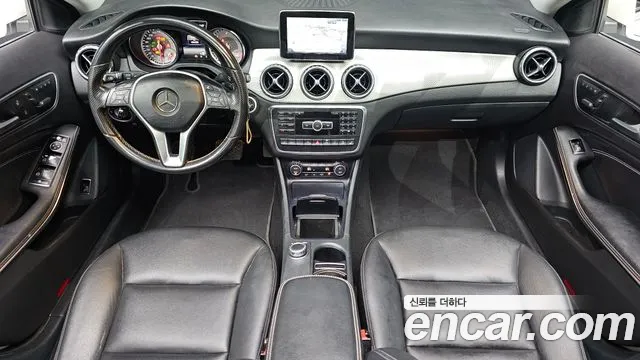 Mercedes-Benz GLA-класс — интерьер