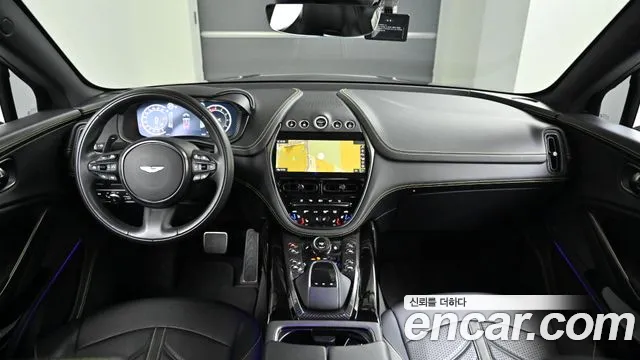Aston Martin DBX — интерьер