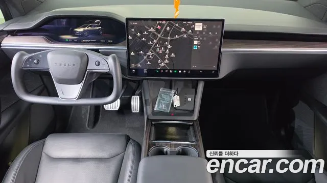 Tesla Model X — интерьер