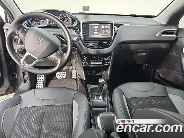 Peugeot 2008 — интерьер