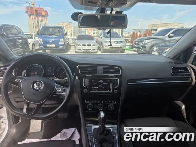 Volkswagen Golf — интерьер