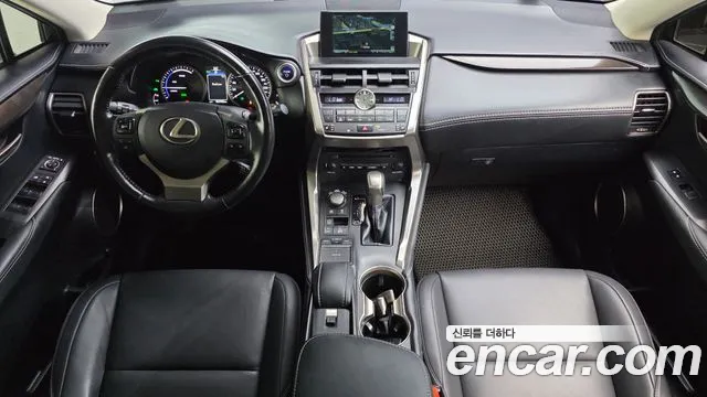 Lexus NX — интерьер