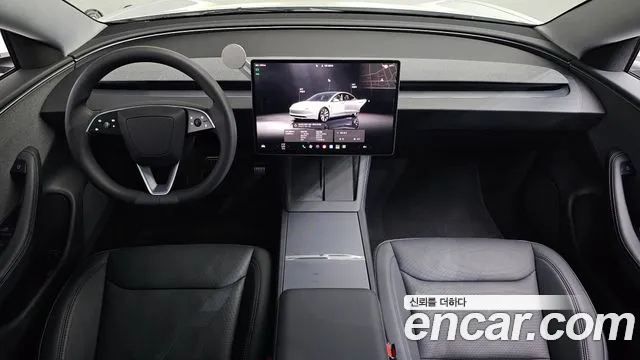 Tesla Model 3 — интерьер