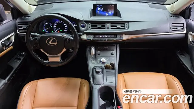 Lexus CT200h — интерьер