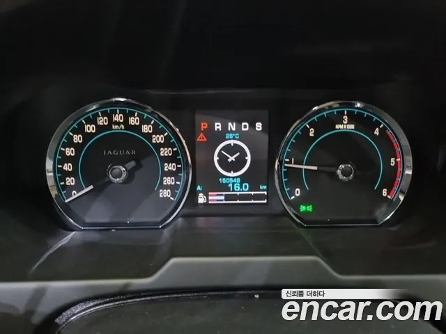 Jaguar XF — интерьер