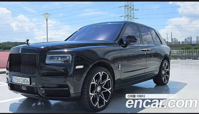 Rolls-Royce Cullinan — экстерьер