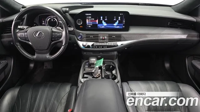 Lexus LS — интерьер