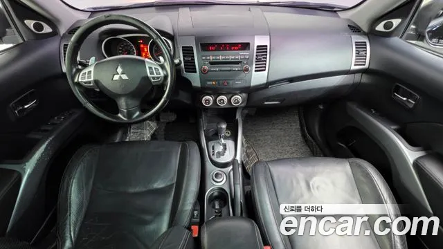 Mitsubishi Outlander — интерьер