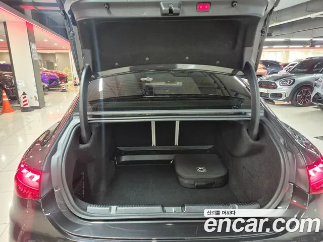 Mercedes-Benz EQE — интерьер