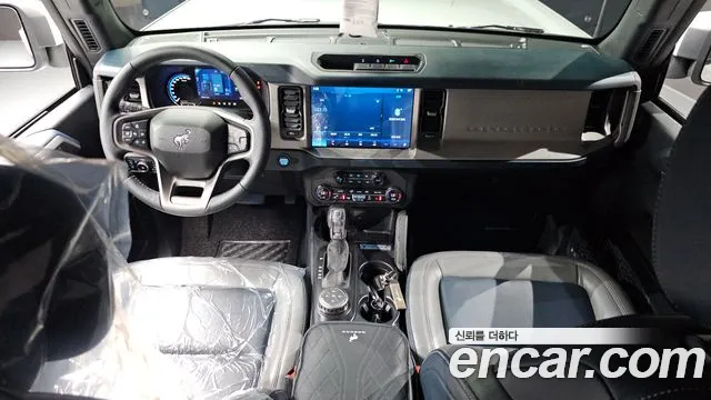 Ford Bronco — интерьер
