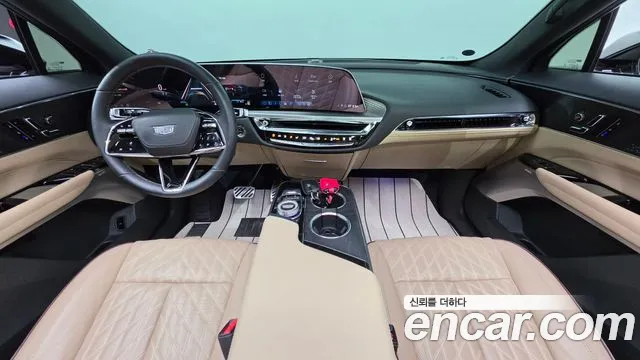 Cadillac Lyriq — интерьер