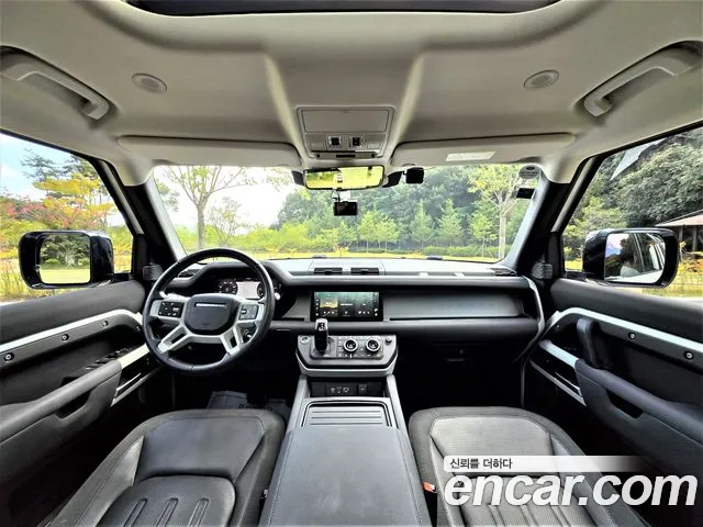Land Rover Defender — интерьер