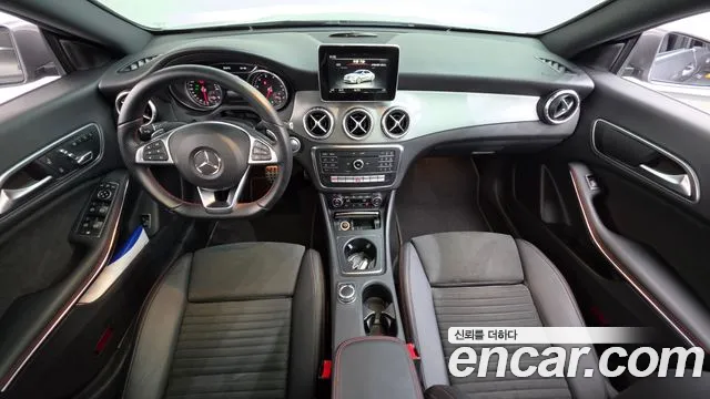 Mercedes-Benz CLA-класс — интерьер