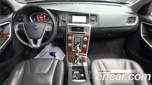 Volvo V60 — интерьер