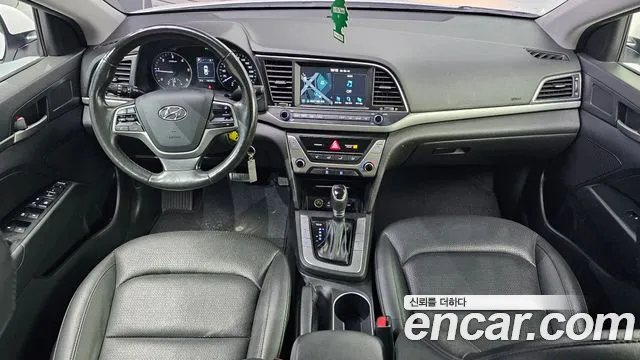 Hyundai Elantra — интерьер