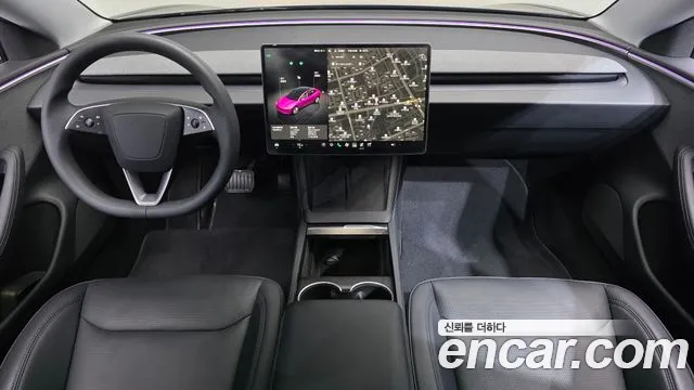 Tesla Model 3 — интерьер