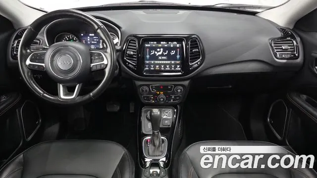 Jeep Compass — интерьер