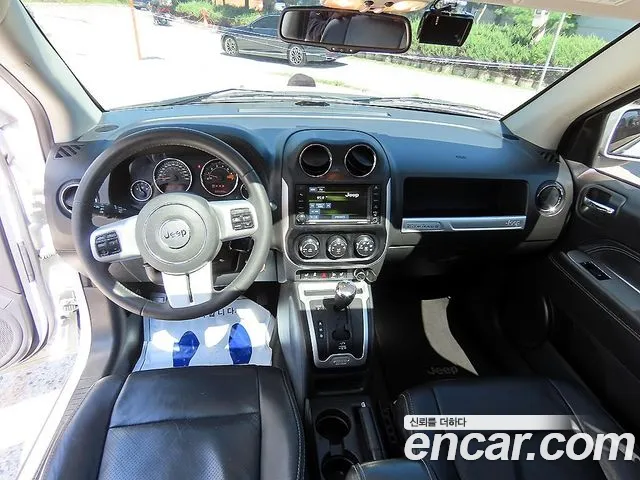 Jeep Compass — интерьер