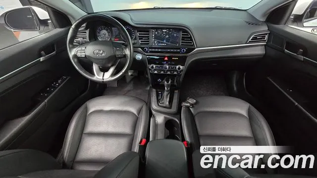 Hyundai Elantra — интерьер
