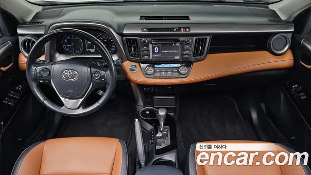 Toyota RAV4 — интерьер