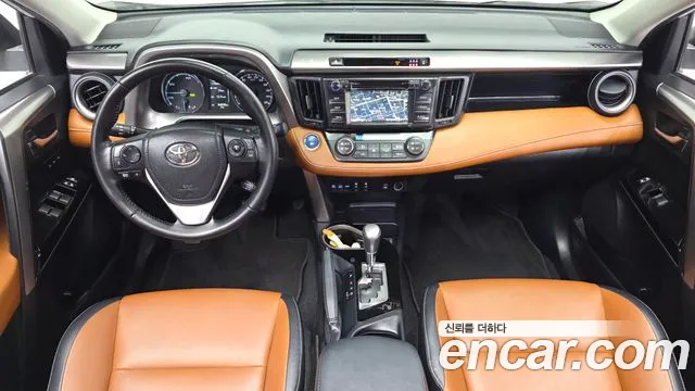 Toyota RAV4 — интерьер