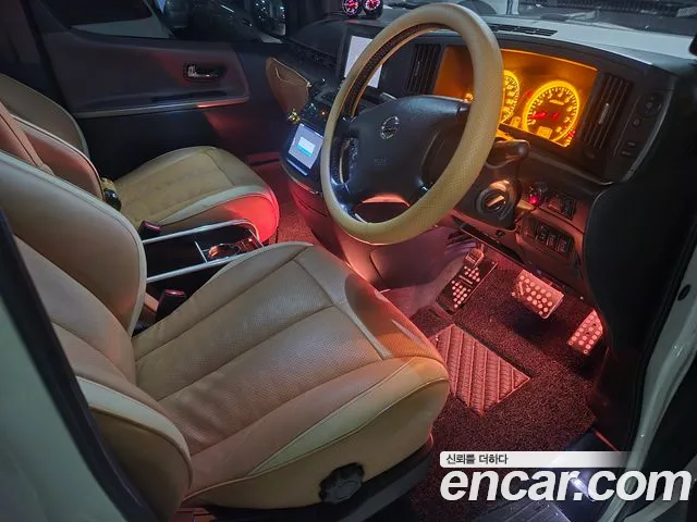 Nissan Elgrand — интерьер