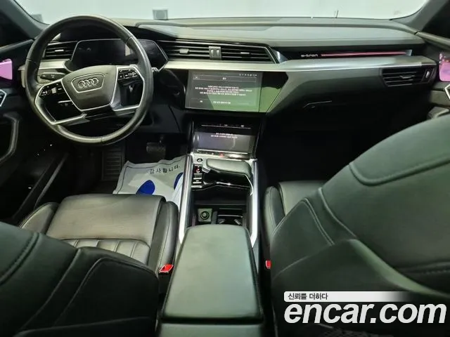 Audi e-tron — интерьер