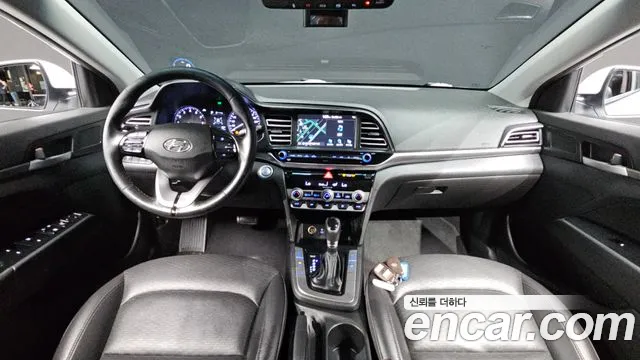 Hyundai Elantra — интерьер