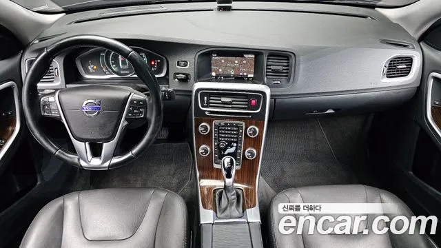 Volvo S60 — интерьер