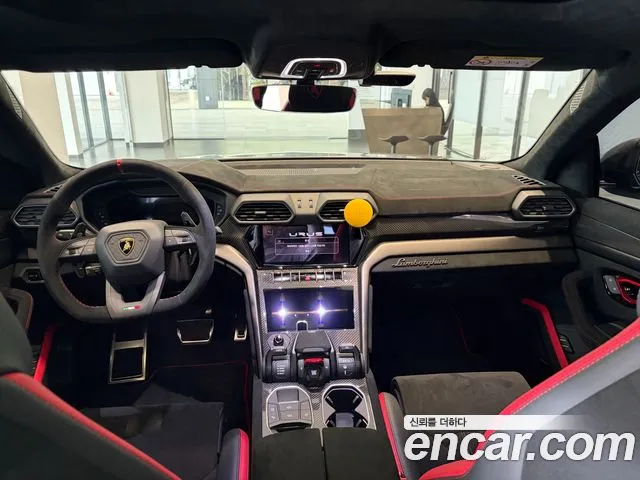 Lamborghini Urus — интерьер
