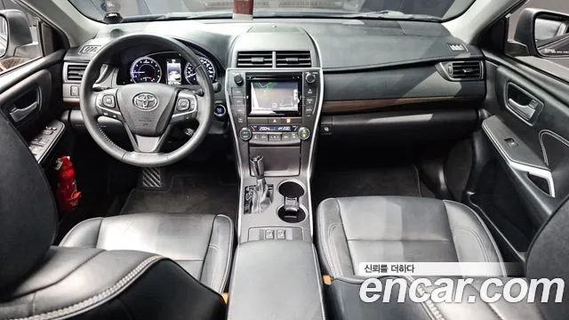 Toyota Camry — интерьер
