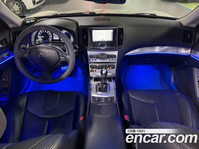Infiniti Q60 — интерьер