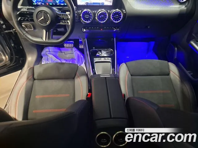 Mercedes-Benz EQA — интерьер