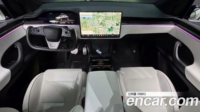 Tesla Model X — интерьер