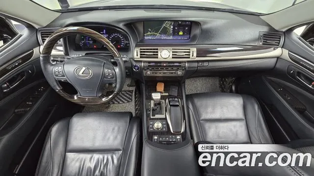 Lexus LS — интерьер