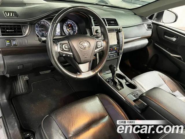 Toyota Camry — интерьер